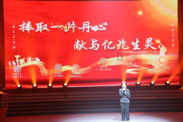 王思聪讽刺清华学霸章泽天，刘强东：你家里的贷款还完了吗？如何看待？游戏画面