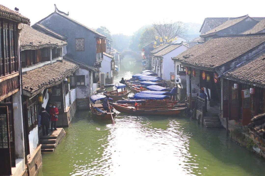王思聪讽刺清华学霸章泽天，刘强东：你家里的贷款还完了吗？如何看待？游戏画面